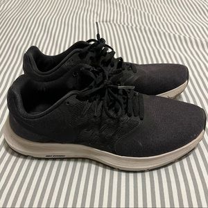 like new women’s Nike sneakers